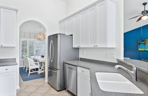 Iona House | Iona Palms Private Retreat Large Heated Pool by Sanibel and FMB