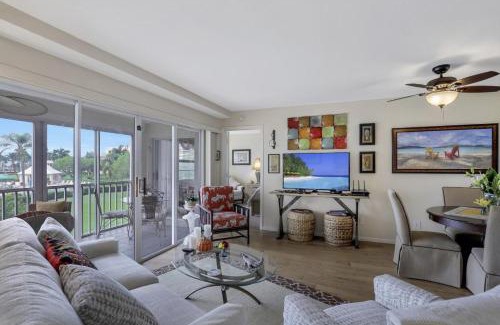 Marco Island House | Island-style condo with pool, spa and steps to beach