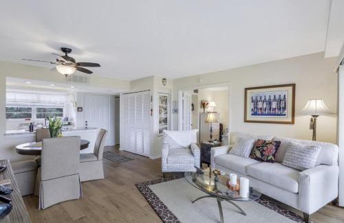Marco Island House | Island-style condo with pool, spa and steps to beach