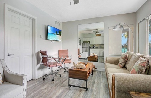 Bay Esplanade Condo | King Suite with bath