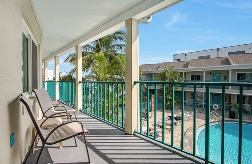 Bay Esplanade Condo | King Suite with bath