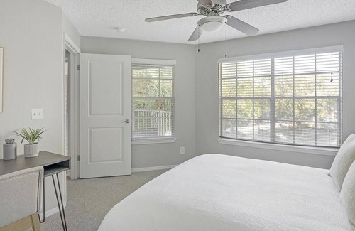 University Apartment | Landing at Caribbean Breeze - 1 Bedroom in University