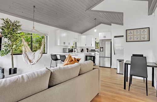 Sailboat Bend Apartment | Las Olas Cabanas Unit #3 Upstairs with Large Private Deck and View of Downtown!