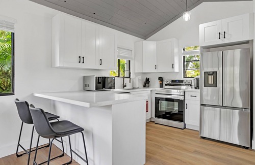 Sailboat Bend Apartment | Las Olas Cabanas Unit #3 Upstairs with Large Private Deck and View of Downtown!