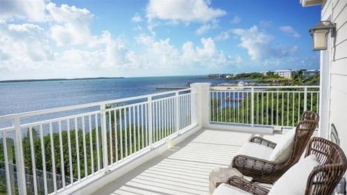 Rock Harbor House | Latitudes #34