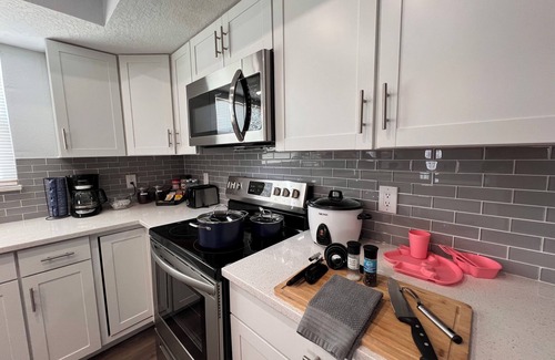 Egypt Lake-Leto House | Long Stay: Pool-Wifi-Moffitt-RJ Stadium-Insurance Housing-Pets OK - ALL NEW