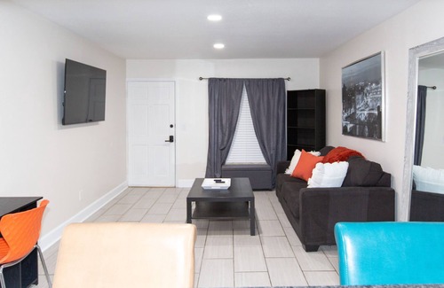 SoHo Condo | Lovely 2-bedroom condo with POOL