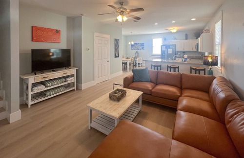 Port St. Joe House | Lovely cottage with screened porches - access to hot tub & gym