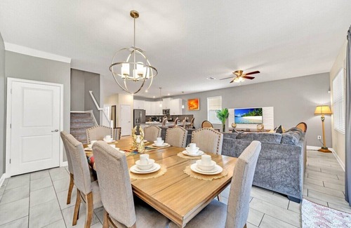 Davenport House | Lux 9Br Villa Close 2 Disney Pool Spa (9032SD)