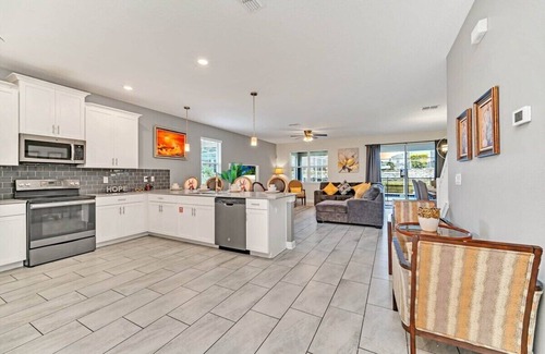 Davenport House | Lux 9Br Villa Close 2 Disney Pool Spa (9032SD)