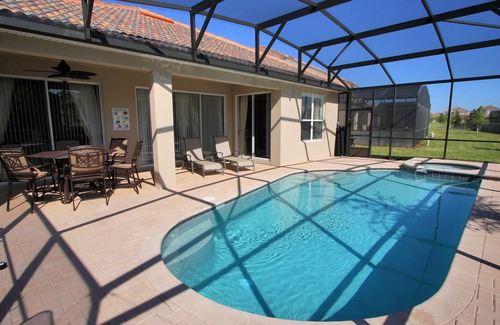 Windsor Hills Villa | Luxury 5 Star Vacation Villa- Free WiFi & Long Distance