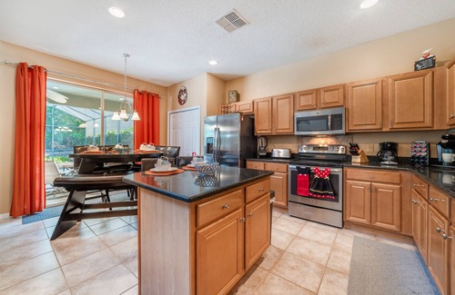 West Kissimmee House | Luxury Home - 5 Minutes From Disney - Star Wars Theatre!