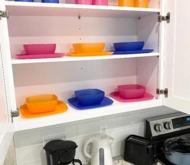 Allapattah Hostel | Miami International Hostel- Free Dinner - Best Price - No Mix - Dorms Airport Downtown Wynwood