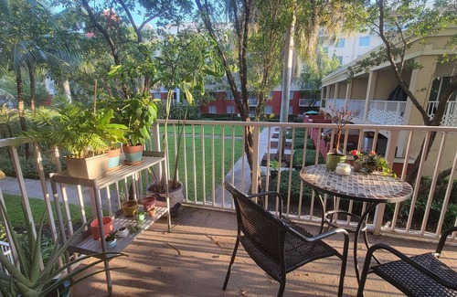 Country Club Bed & Breakfast | Miami Lakes Bed & Breakfast cozy with all you need to stay
