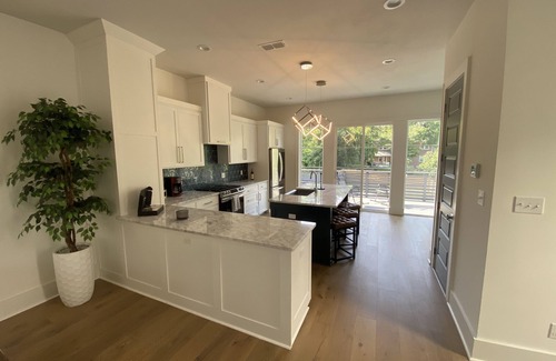 Tallahassee House | Modern Luxury House with Prime Time Convenience