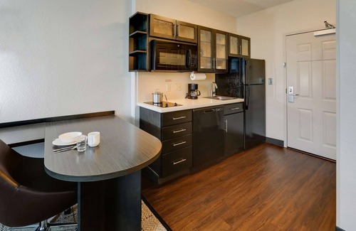 Doral Hotel | Modern Suite w/Swimming Pool & Parking Near Dolphin Mall