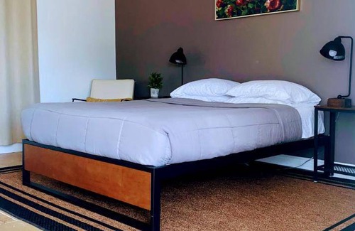 Rockledge House | Motel ∙ 3 guests