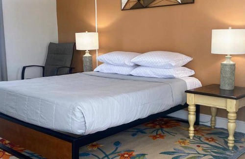 Rockledge House | Motel ∙ 3 guests