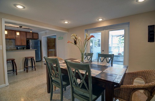 Jensen Beach House | NEAR BEACH WITH PRIVATE POOL/SPA + WALK TO DOWNTOWN RESTAURANTS