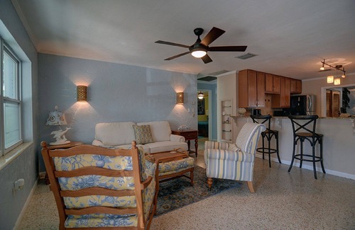 Jensen Beach House | NEAR BEACH WITH PRIVATE POOL/SPA + WALK TO DOWNTOWN RESTAURANTS