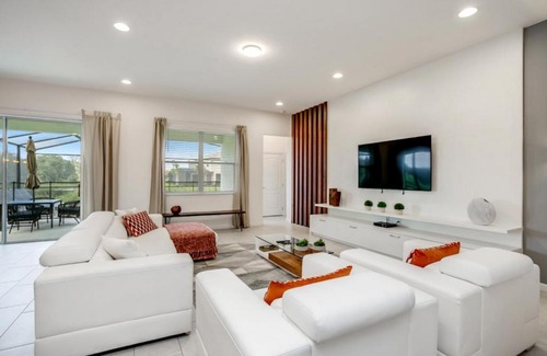 Loughman House | Near Disney World Luxury Water Resort - Large Pool Homes Just 7 Miles To Disney