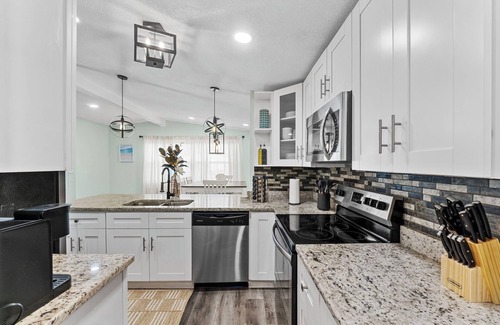 Old Seminole Heights House | Near USF, Ybor City, Busch Gardens/RayJ Std + Backyard & Games, Slps 8!