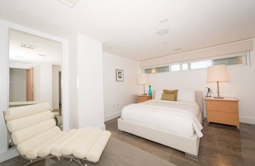 South Beach Apartment | Netherland Renovated 2br/2ba on Ocean Drive