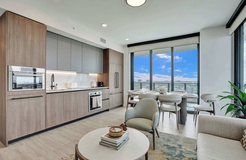 North Beach Condo | NEW: 10th Floor 3BR/2BA Condo with Pool, Just Steps from Miami Beach