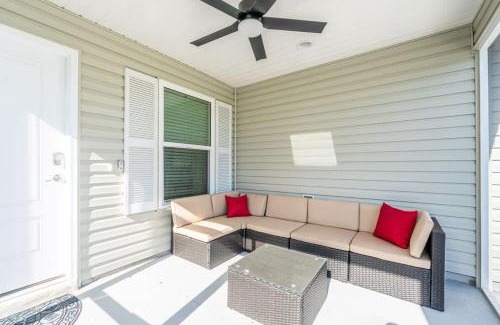 Okahumpka House | New 2-2 Patio Villa with Golf Cart