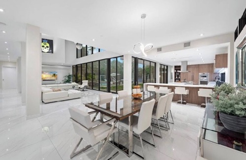 Country Club Section House | NEW 5BR Ultra Luxury Home in Coral Gables—Golf, Outdoor bar, & Pool!