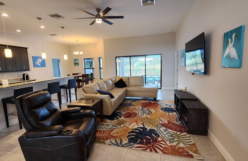 Trafalgar House | New Home - Best in City 4-bedroom house, heated pool on Lake Jolie