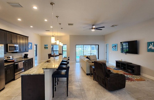 Trafalgar House | New Home - Best in City 4-bedroom house, heated pool on Lake Jolie