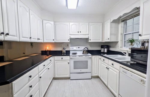 Hollywood Beach House | New Listing! Stunning 4 br steps from the sand - game room - fire pit