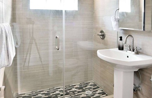 The Roads Condo | ✨ New Studio plus FREE parking fee