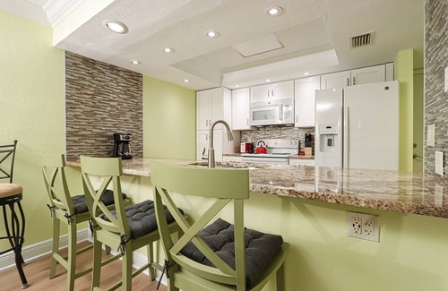 Biggar Condo | Nicely Appointed and Updated Two Bedroom Condo - Sanibel Harbour Resort 1012
