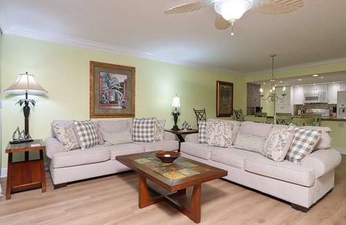 Biggar Condo | Nicely Appointed and Updated Two Bedroom Condo - Sanibel Harbour Resort 1012