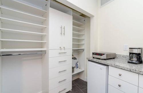 Flamingo/Lummus Apartment | Ocean Drive Studio Historic Building minutes walk to the Beach.