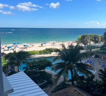 Galt Mile Hotel | Ocean Manor Tiki Sunset Retreat