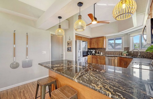Trailer Estates House | Ocean View of AMI | Hot Tub | IMG Area | 6 TVs | 2 King Beds