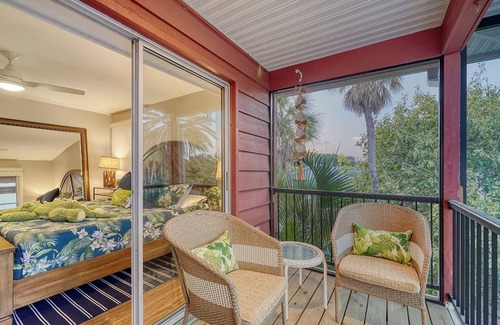 Trailer Estates House | Ocean View of AMI | Hot Tub | IMG Area | 6 TVs | 2 King Beds