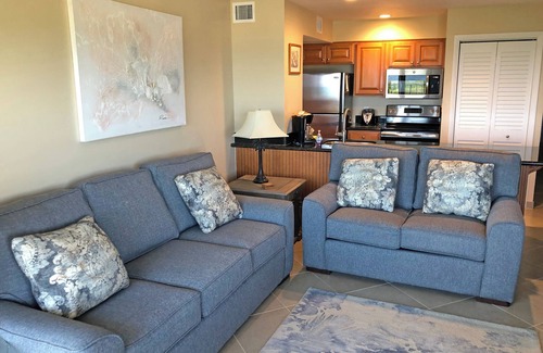Tavernier Condo | Oceanfront condo Ocean Pointe Suites. Swimming Pool, Beach.