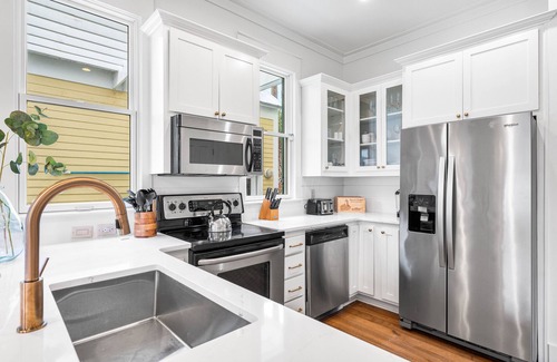 Frangista Beach House | Oct-Dec Reduced!*2 Pools*Beach View*Beach Svc!