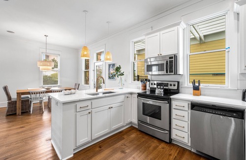Frangista Beach House | Oct-Dec Reduced!*2 Pools*Beach View*Beach Svc!