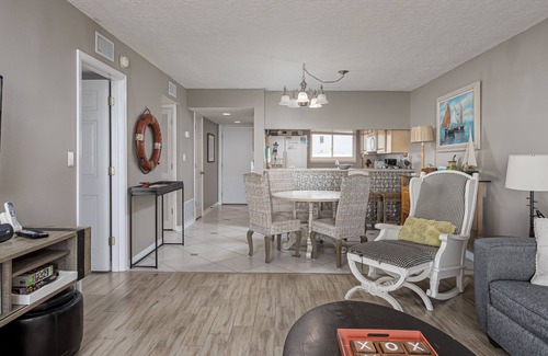 Pensacola Beach Condo | On the Gulf - Steps to the Beautiful White Sand, Emerald Green Water - GW203