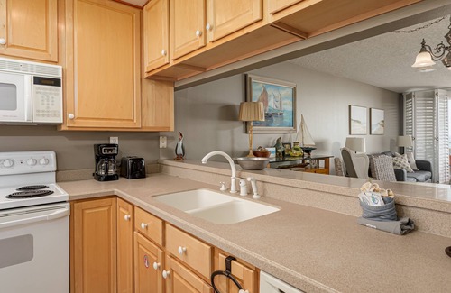 Pensacola Beach Condo | On the Gulf - Steps to the Beautiful White Sand, Emerald Green Water - GW203