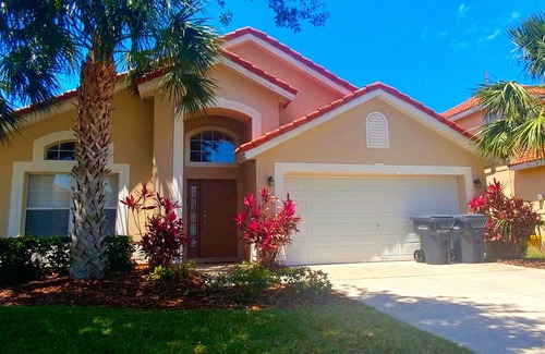 Solana House | Orlando Villa: Spacious, Private Pool, Multi-Family, Game Room, Near Theme Parks