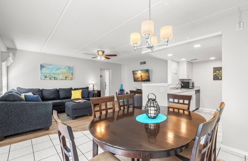 St. Pete Beach Condo | Paradise! Close to Beach.Heated Pool.Fishing Pier.Gated Community!