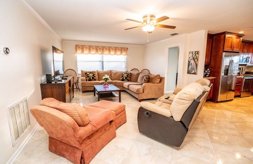 Apollo Beach House | Paradise Waterfront Resort! Pool &Spa with swim-up bar, Dock Kayaks, Pet Welcome