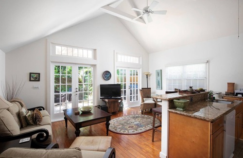 Old Town House | Pearl in Paradise-Charming 2bed 2bath Old Town home w/shared pool, parking