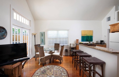 Old Town House | Pearl in Paradise-Charming 2bed 2bath Old Town home w/shared pool, parking